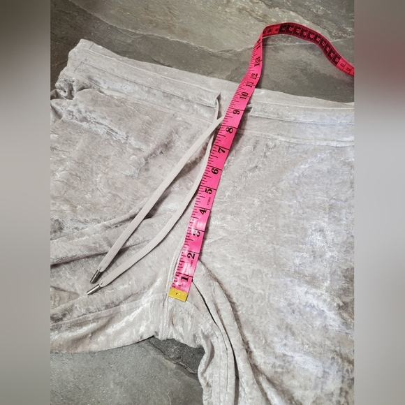 Lululemon Ready to Crush Jogger. Chrome (Light Grey, Silver). Velvet. 28". 12. - Picture 8 of 14